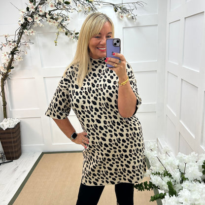 Purdy: Leopard print knitted dress. One size: 14-18
