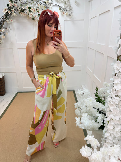 Bailey: Multicoloured abstract print belted trousers. 4 sizes.