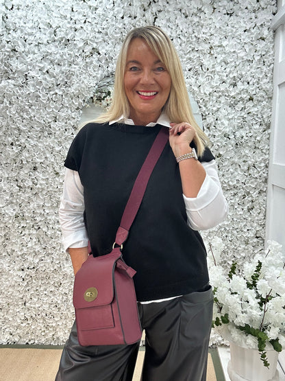 Lavina: Black shirt layered knit. One Size: 10-18