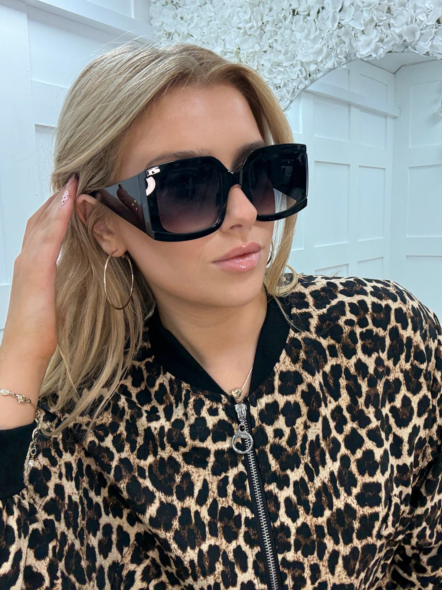 Riviera: Black oversized fashion sunglasses
