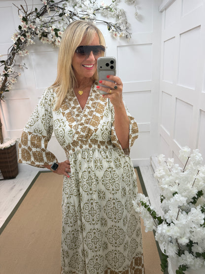 Esme: V neck printed stretchy maxi dress. One size: 14-18. 2 colours