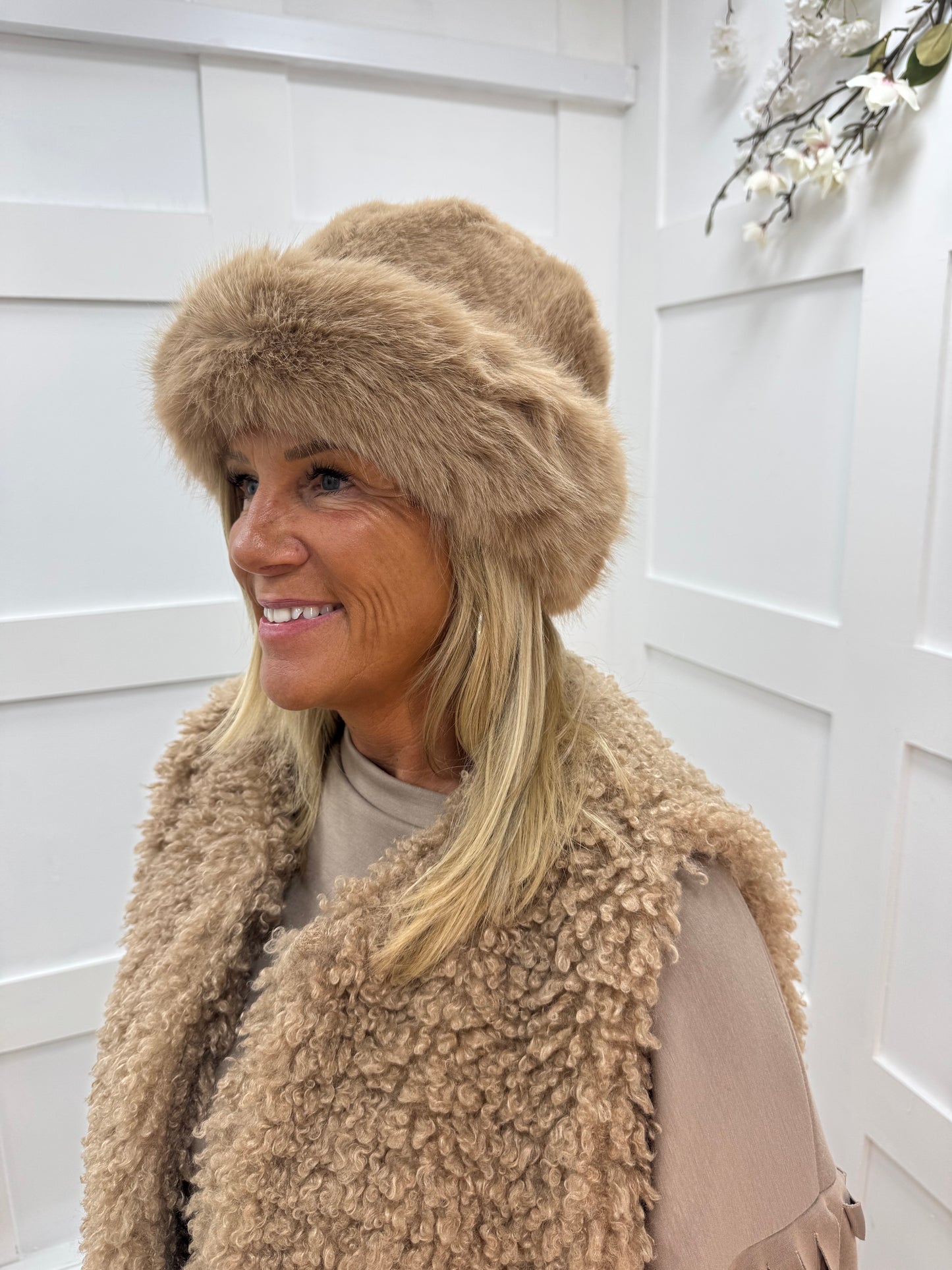 Finley: Camel faux fur trim bucket hat. Free size