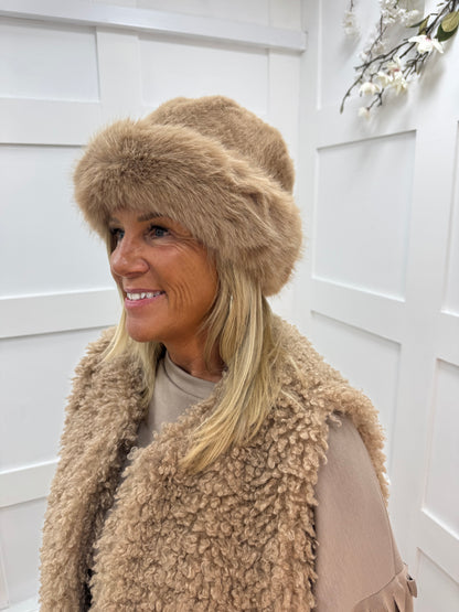 Finley: Camel faux fur trim bucket hat. Free size