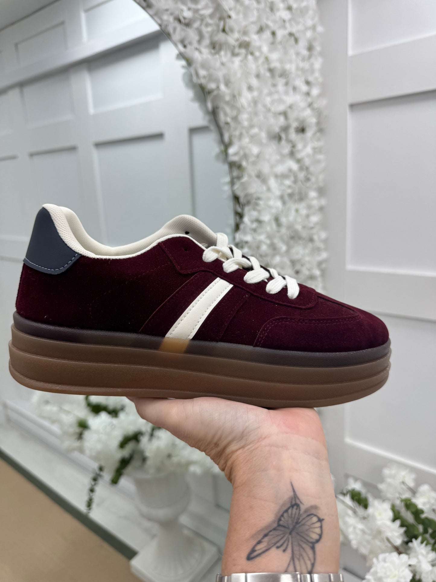 Noa: Burgundy trainers with white stripe. Sizes: 3-8