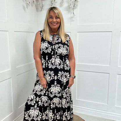 Danni: Black & cream V neck maxi dress. One size: 12-18