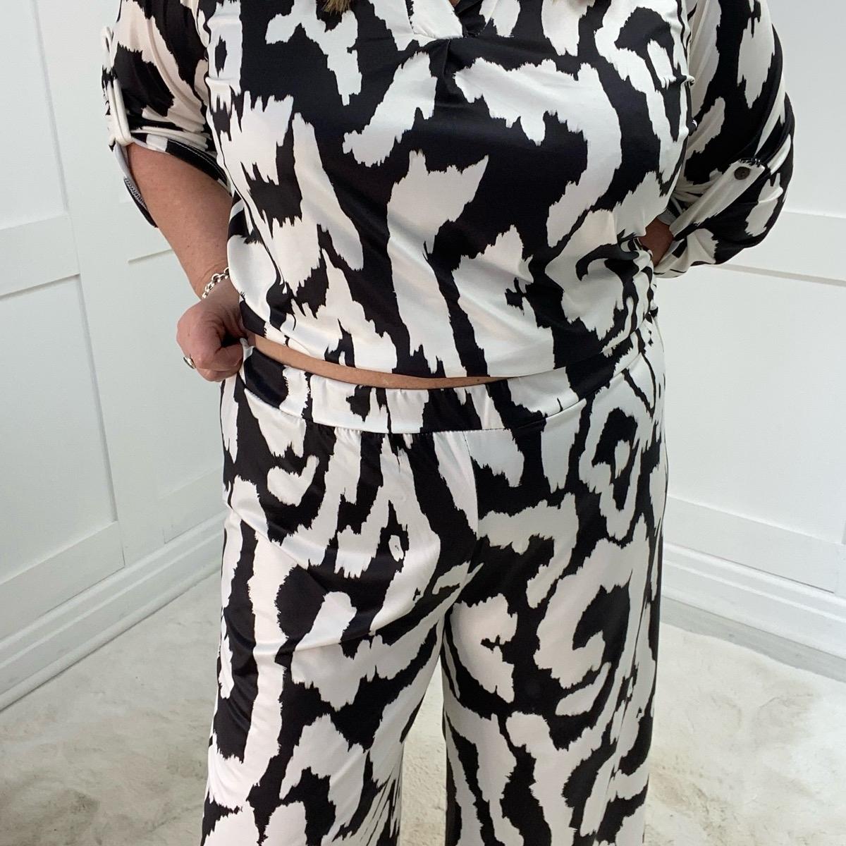 Hayley: 2 piece stretchy trouser suit. One size 14-22
