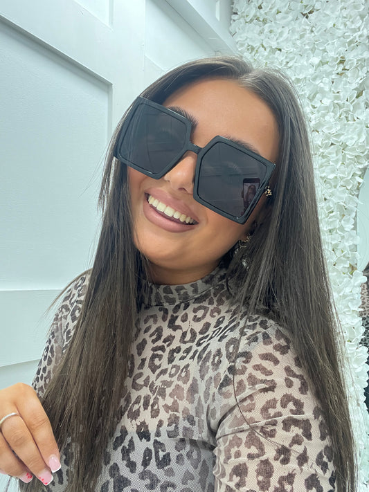 Milan: Black & gold oversized fashion sunglasses