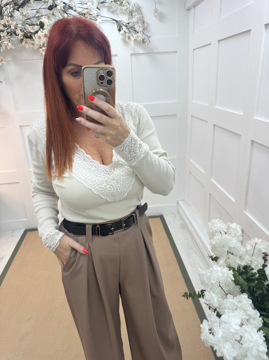 Katia: Black gold double buckle wide belt. One size: 8-16