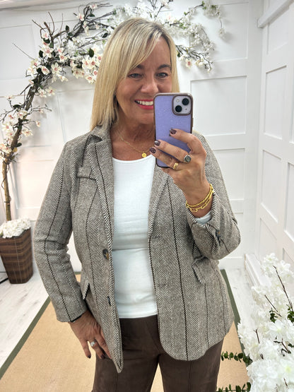 Bernie: Brown herringbone tweed blazer. One size: 12-16