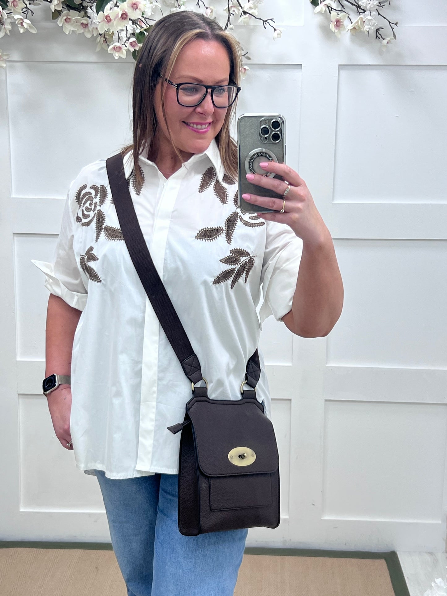 Elsa: White floral embroidered shirt. One size: 14-20