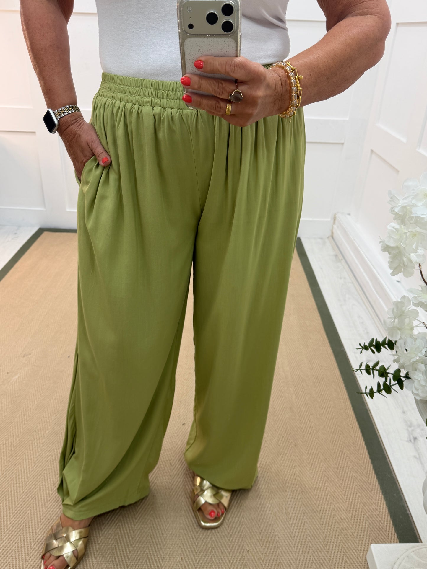 Skye: Balloon leg trousers. One size: 12-18. 2 colours