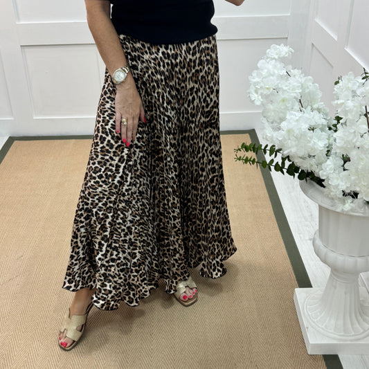 Hallie: Leopard pleated maxi skirt. One size: 10-16