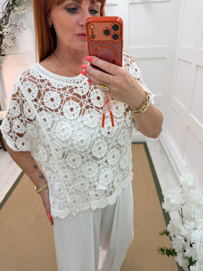 Karin: White crochet short sleeve top. One size: 12-18