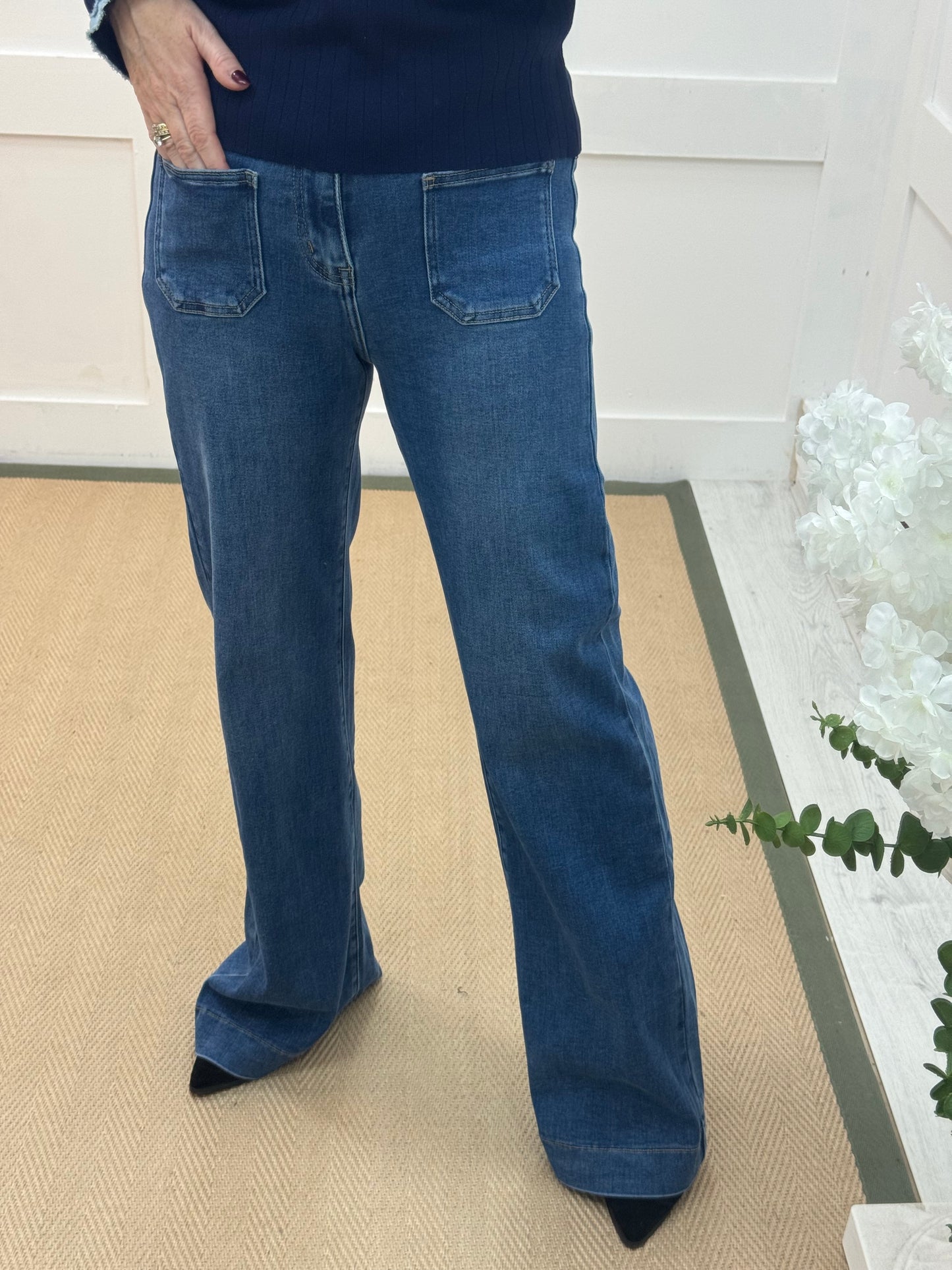 Jemma: Mid blue long leg front pocket jeans. Sizes: 8-14