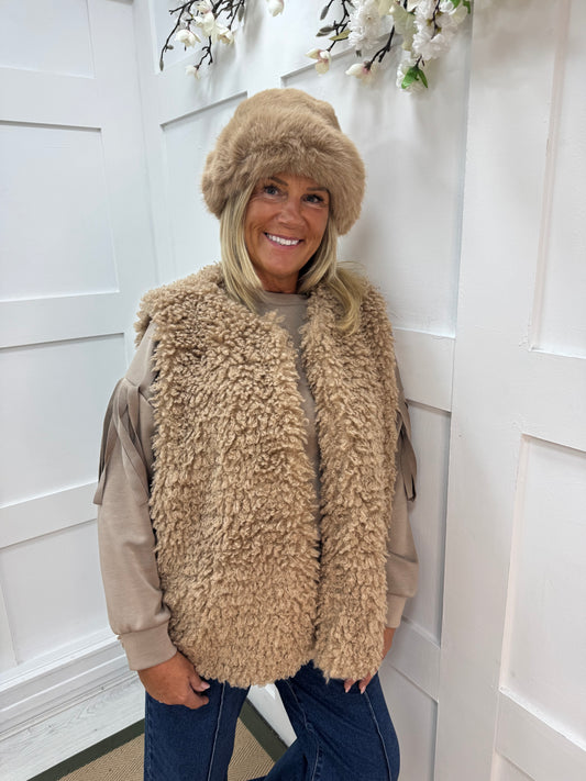 Finley: Camel faux fur trim bucket hat. Free size