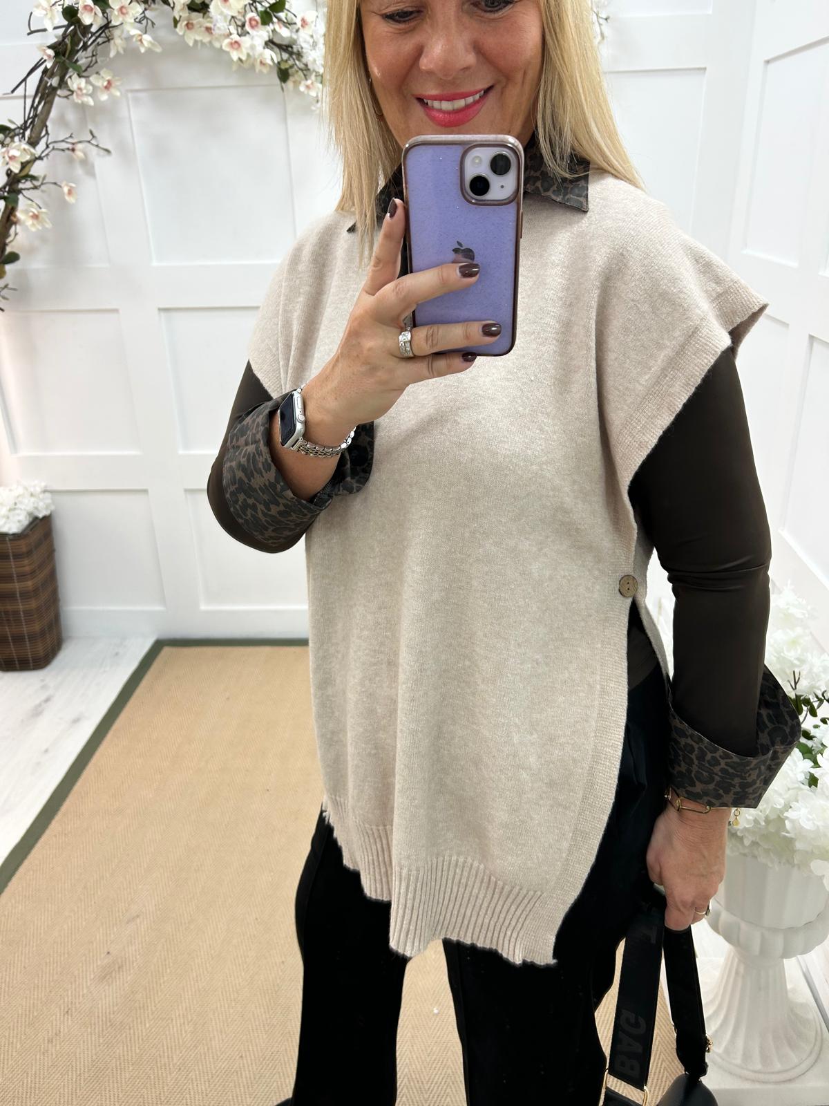 Phoenix: Beige button knit top. One size: 14-20