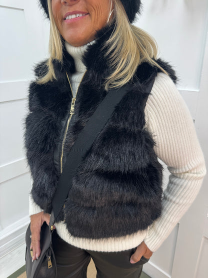 Kizzy: Black zip up faux fur gilet. One size 8-16