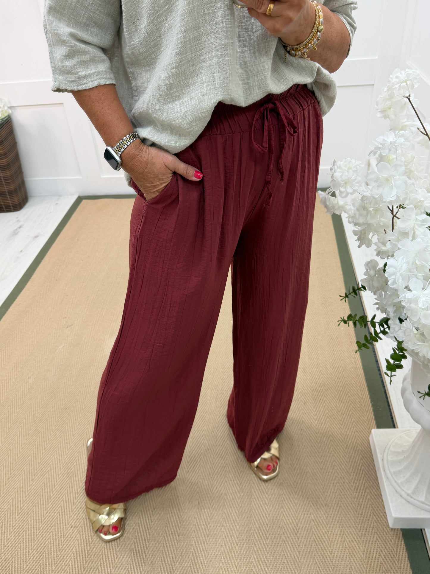 Cathy: Stretchy crinkle wide leg pocket trousers. One size: 10-16. 4 colours