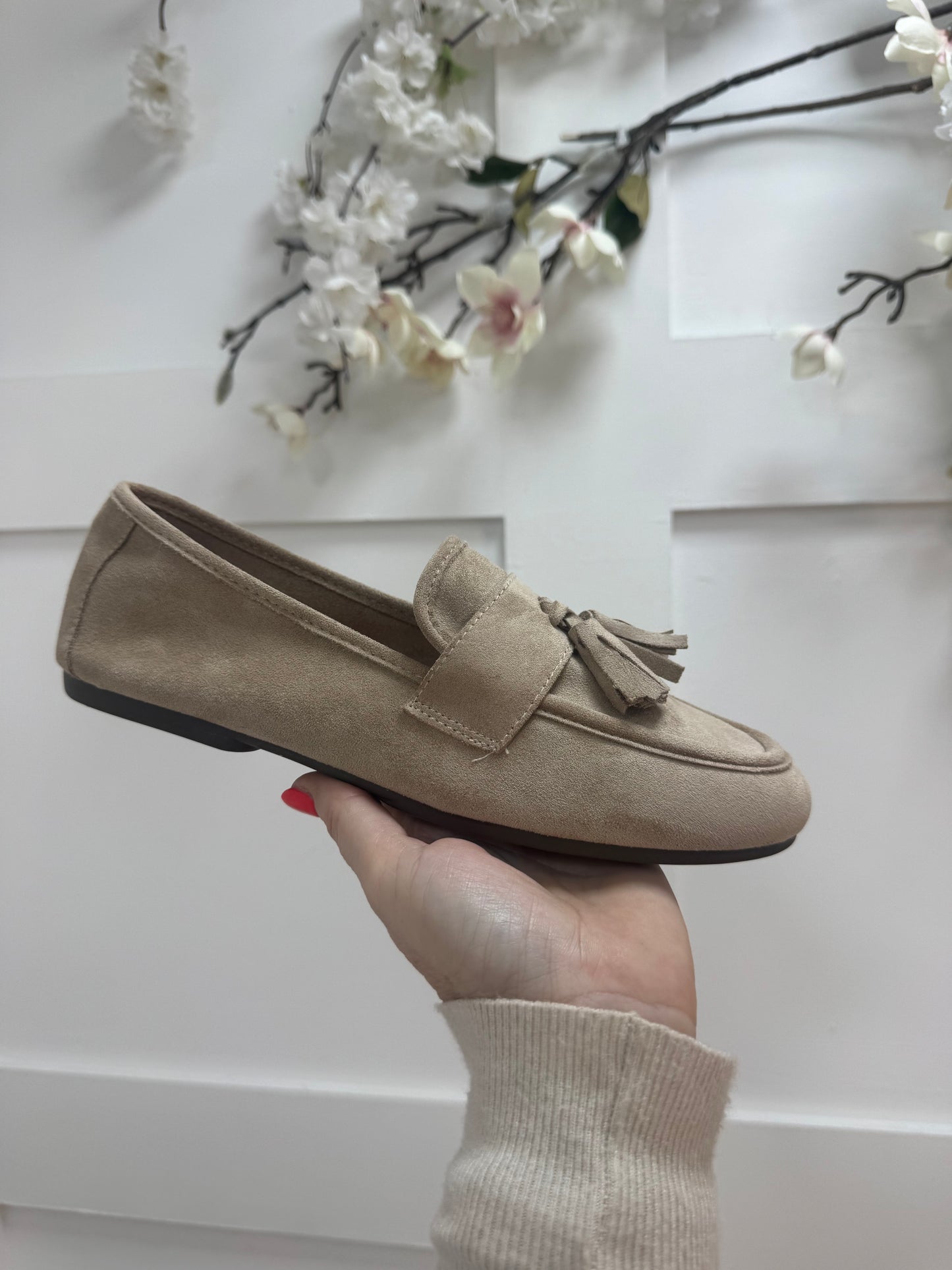Lula: Beige suedette loafer. Sizes: 3-8