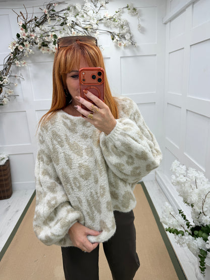 Lara: Leopard print chunky knit jumper. One size: 12-18. 2 colours