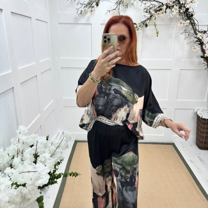 Loren: Black silk Amalfi print wide top. One size: 14-22