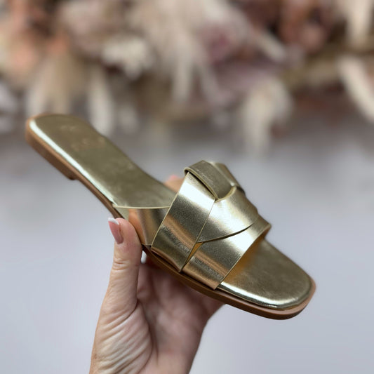 Sallie: Gold weaved sliders. Sizes: 3-8
