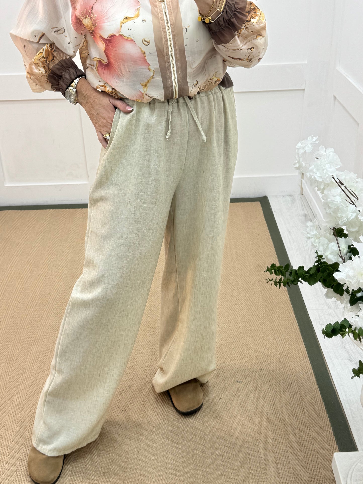Leanne: Cream wide leg trousers. One size: 10-14