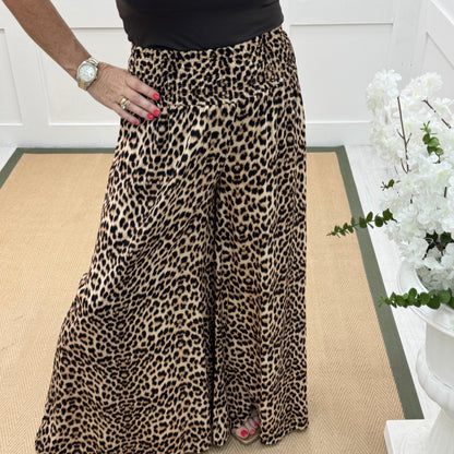 Frankie: Pale leopard print palazzo trousers. One Sz: 10-18