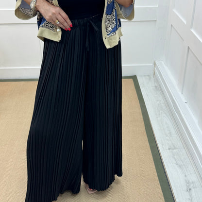 Payton: Black pleated wide leg trousers. One size: 12-22/24