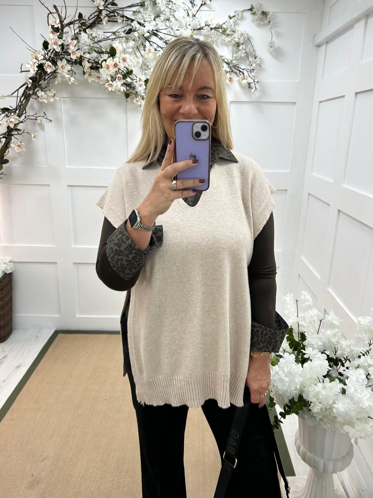 Phoenix: Beige button knit top. One size: 14-20