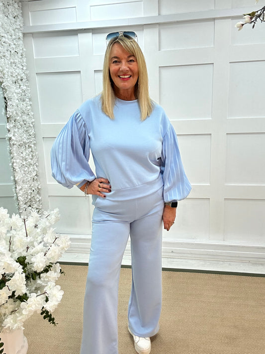 Luanne: Blue pleated sleeve 2 piece loungewear set. One size: 10-16