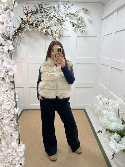 Kizzy: Cream zip up faux fur gilet. One size 8-14