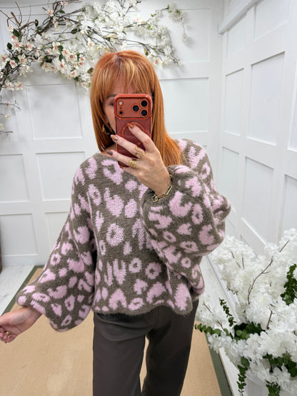 Lara: Leopard print chunky knit jumper. One size: 12-18. 2 colours