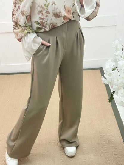 Tayla: Mocha high waisted pleated wide leg trousers. One size: 10-16