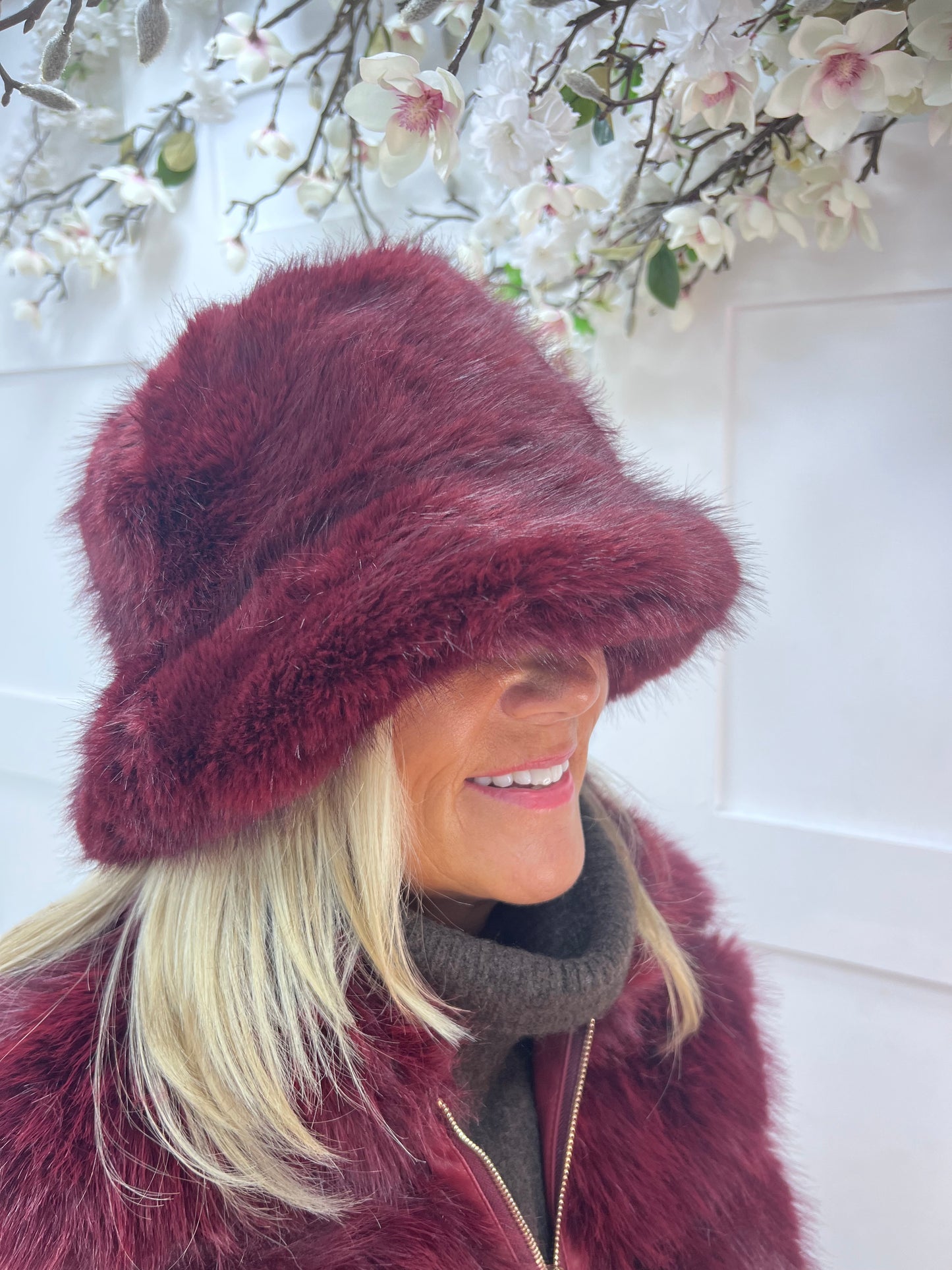 Faye: Burgundy faux fur bucket hat. Free size