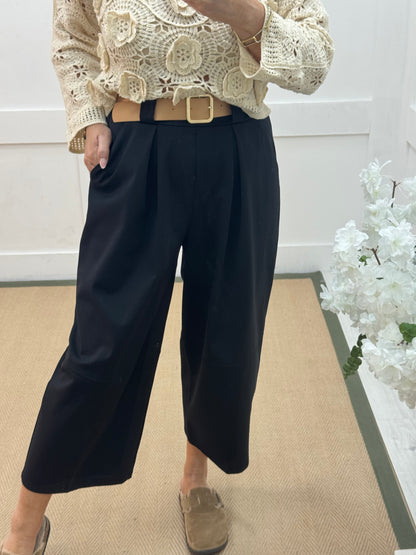 Ginny: Black belted 3/4 barrel trousers . One size 10-16