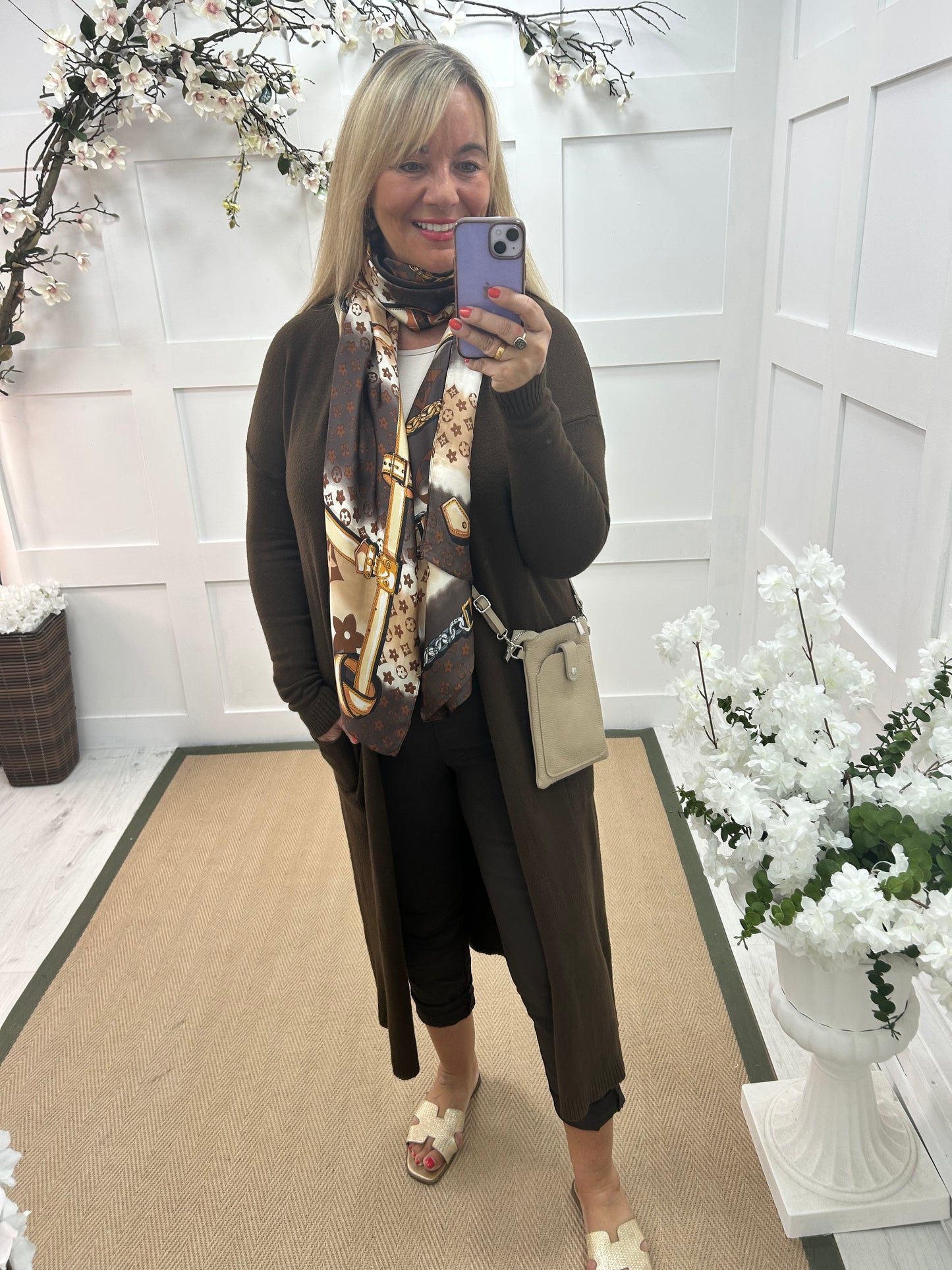 Marley: Brown plain longline pocket cardigan. One size: 12-18