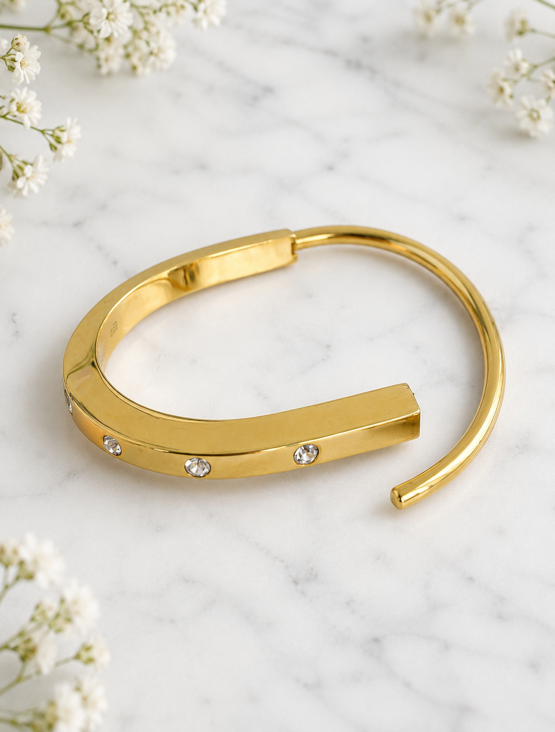 Tiffara luxe: 18K gold plated CZ oval bangle