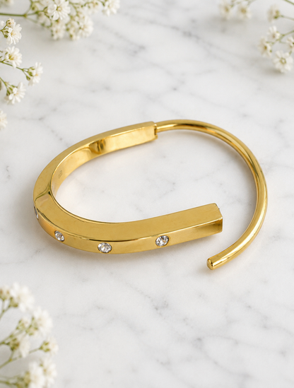 Tiffara luxe: 18K gold plated CZ oval bangle