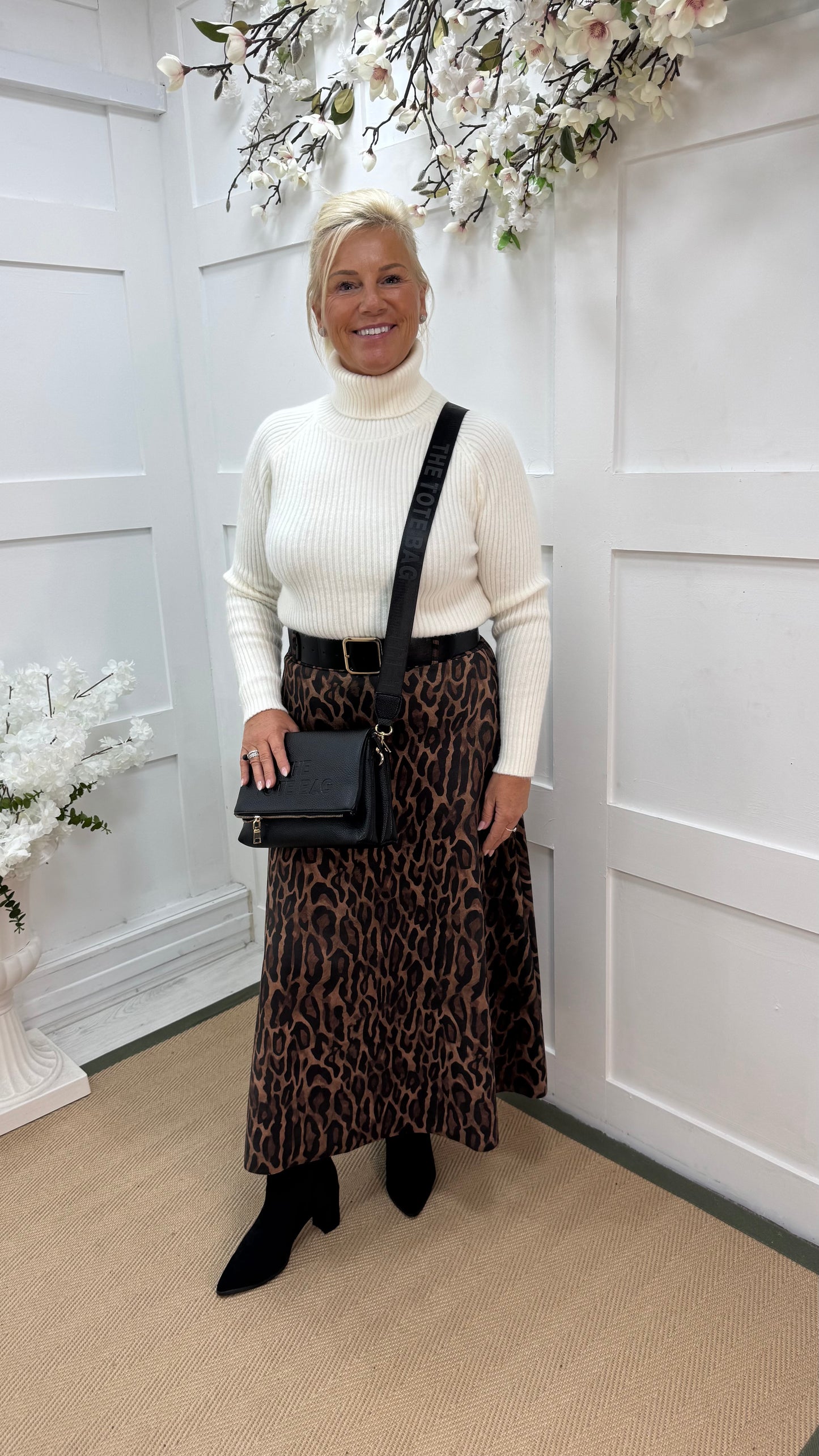 Fran: Brown belted leopard print skirt. One size 10-14