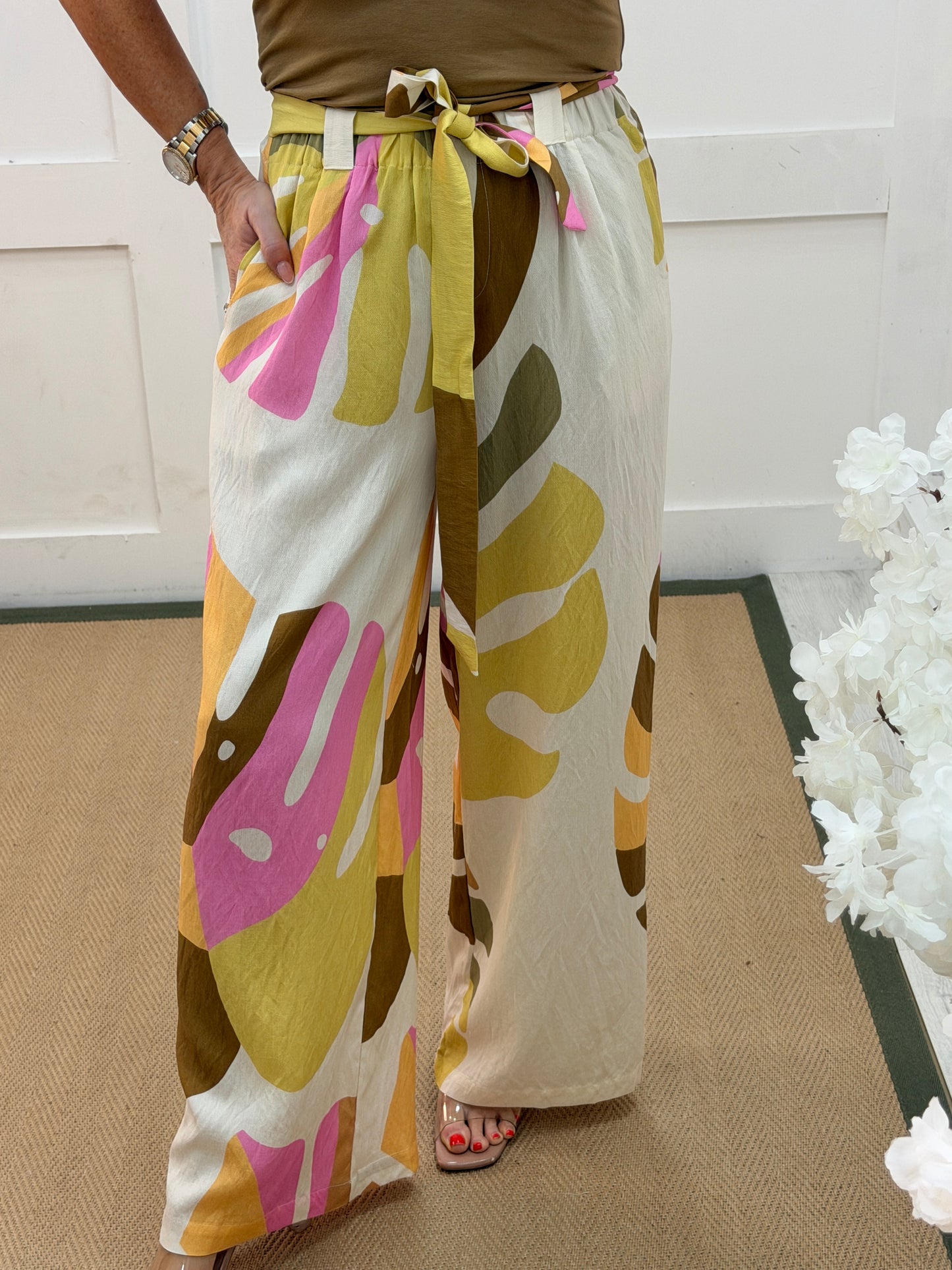 Bailey: Multicoloured abstract print belted trousers. 4 sizes.