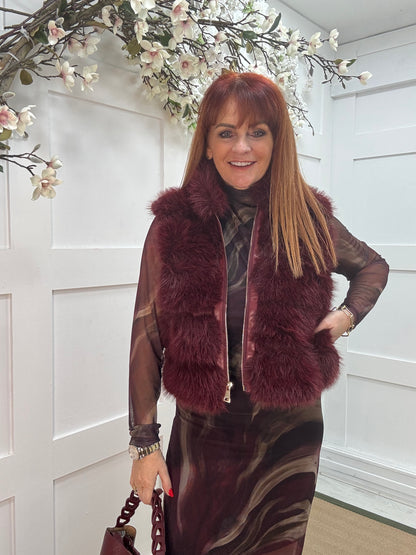 Kizzy: Burgundy zip up faux fur gilet. One size 8-16