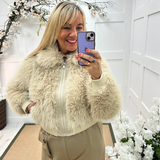 Etta: Beige short faux fur jacket. 2 sizes