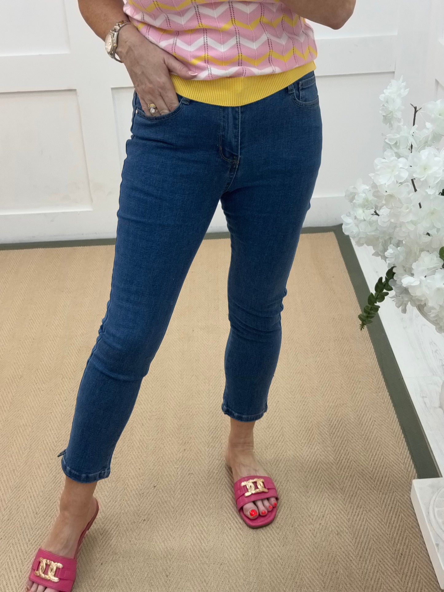 Rowan: Dark blue skinny fit jeans. Sizes: 8-16