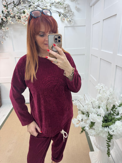 Vida: Burgundy velour embossed top. One size: 12-18