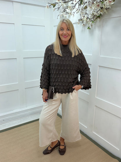 Tessy: Fluted sleeve teardrop top. One size: 12-16
