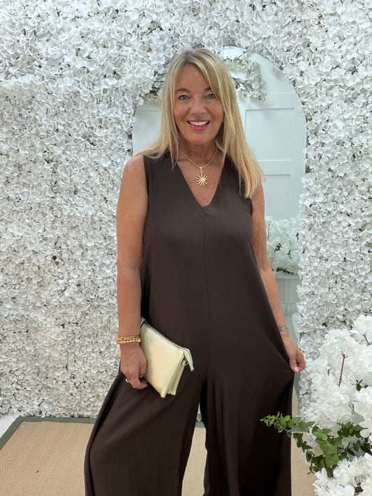 Madison: Sleeveless wide leg jumpsuit with pockets. One size: 12-18. 2 colours