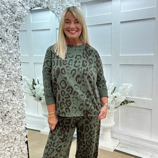 Ronnie: Khaki leopard print sweatshirt top. One Sz: 10-18