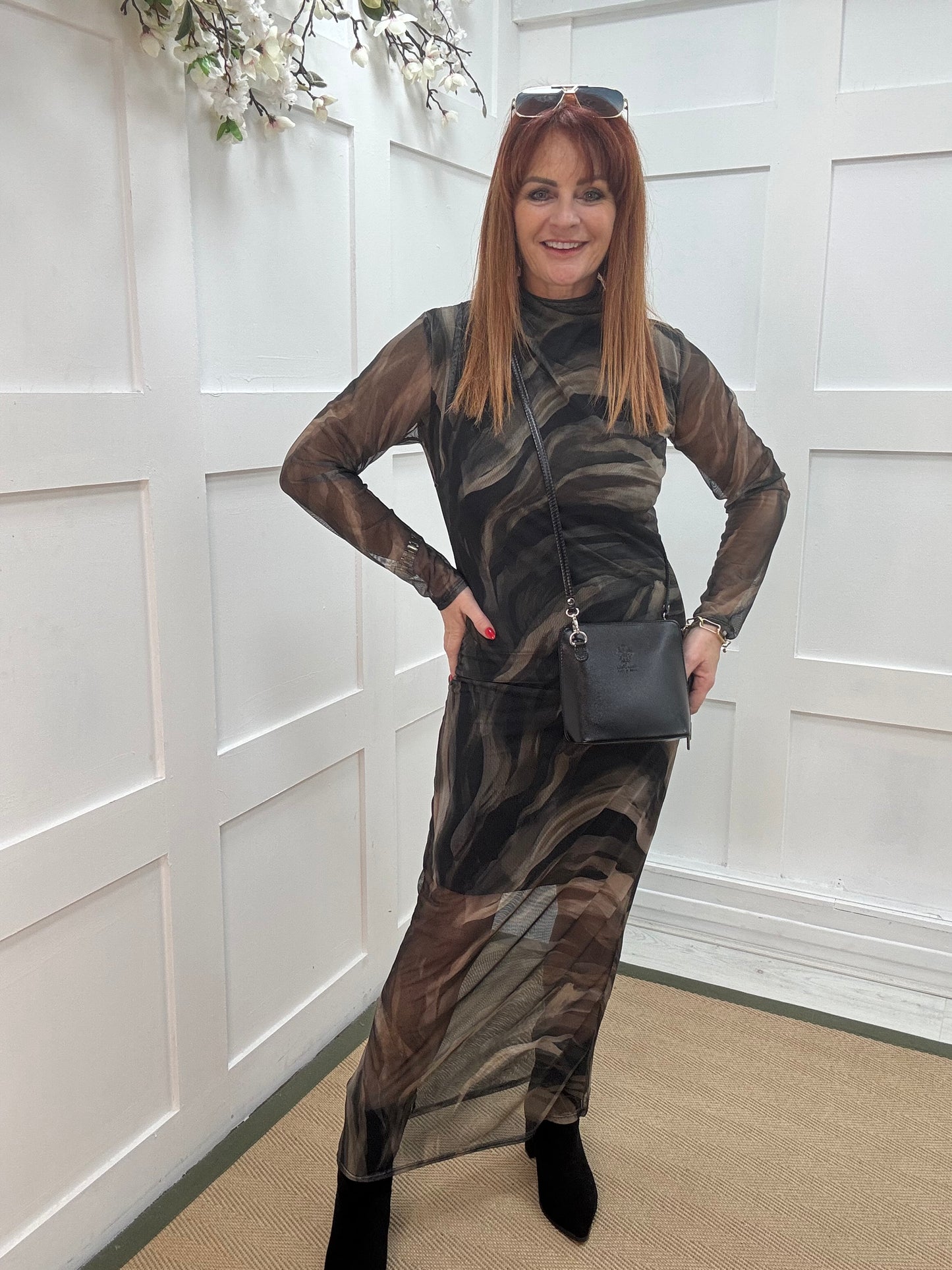 Malin: Navy blue mesh bodycon dress. One size: 8-16