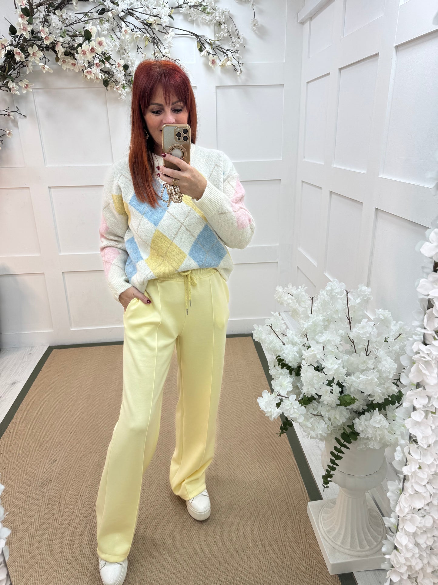 Trudy: Lemon stretchy wide leg pocket trousers. One size: 10-16